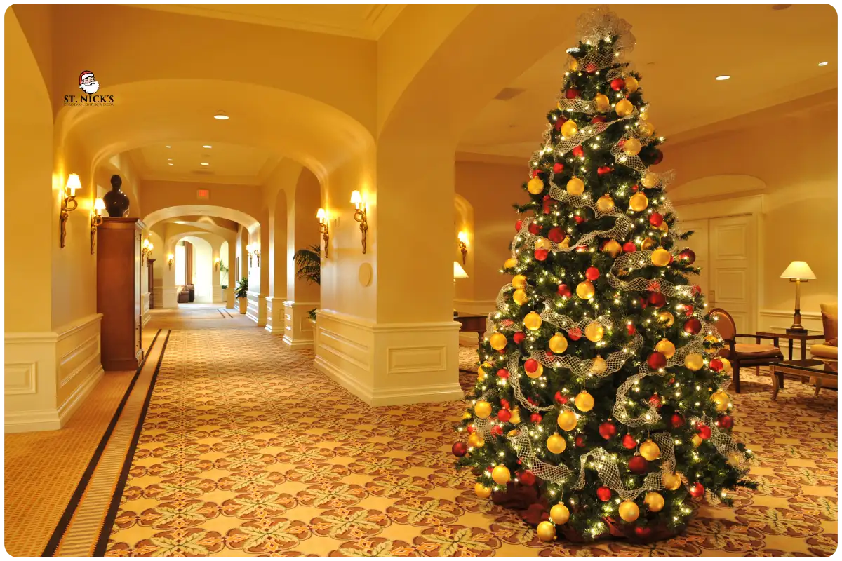 red-and-gold-christmas-tree