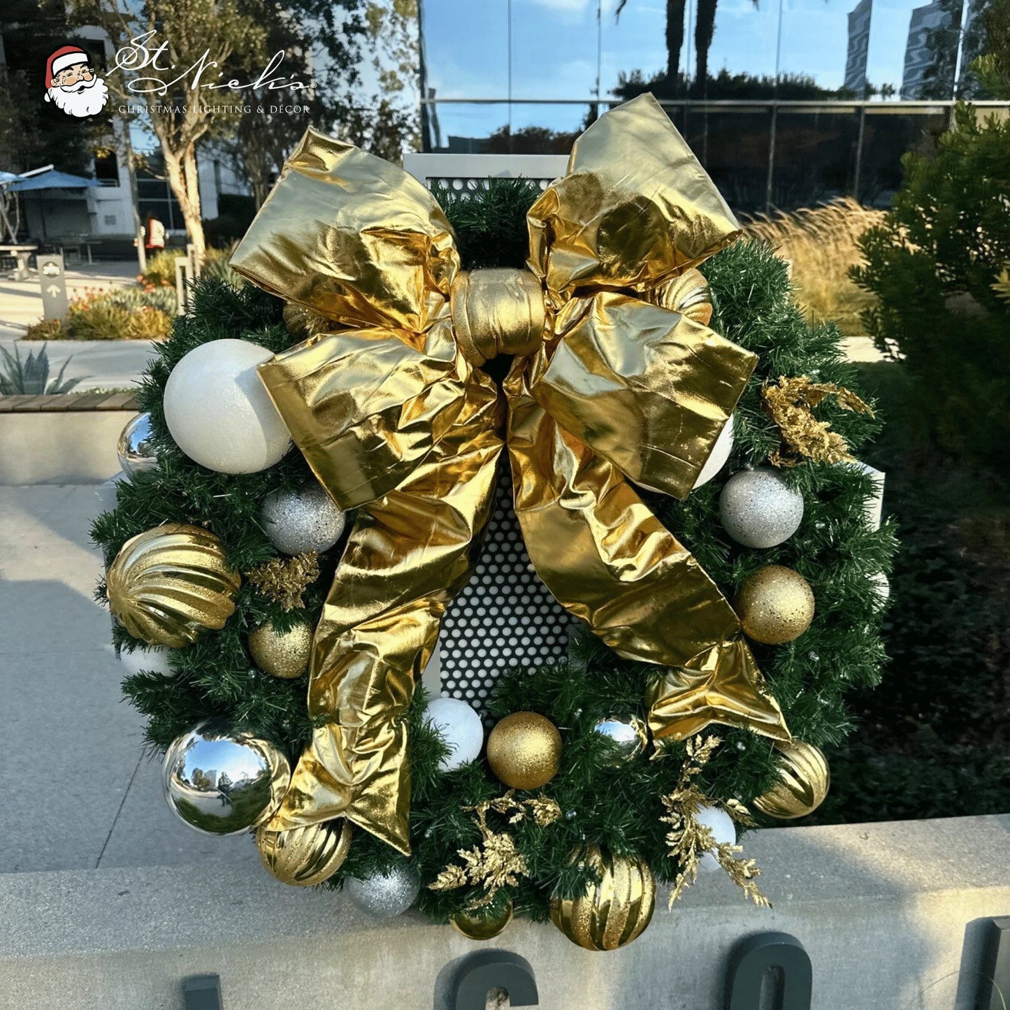 Christmas-Bow-Gold-Mylar-4