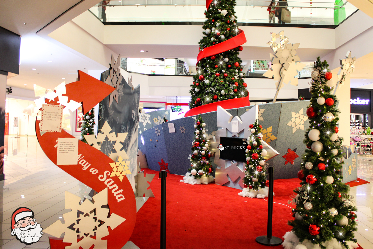 artificial-christmas-trees-at-shopping-mall