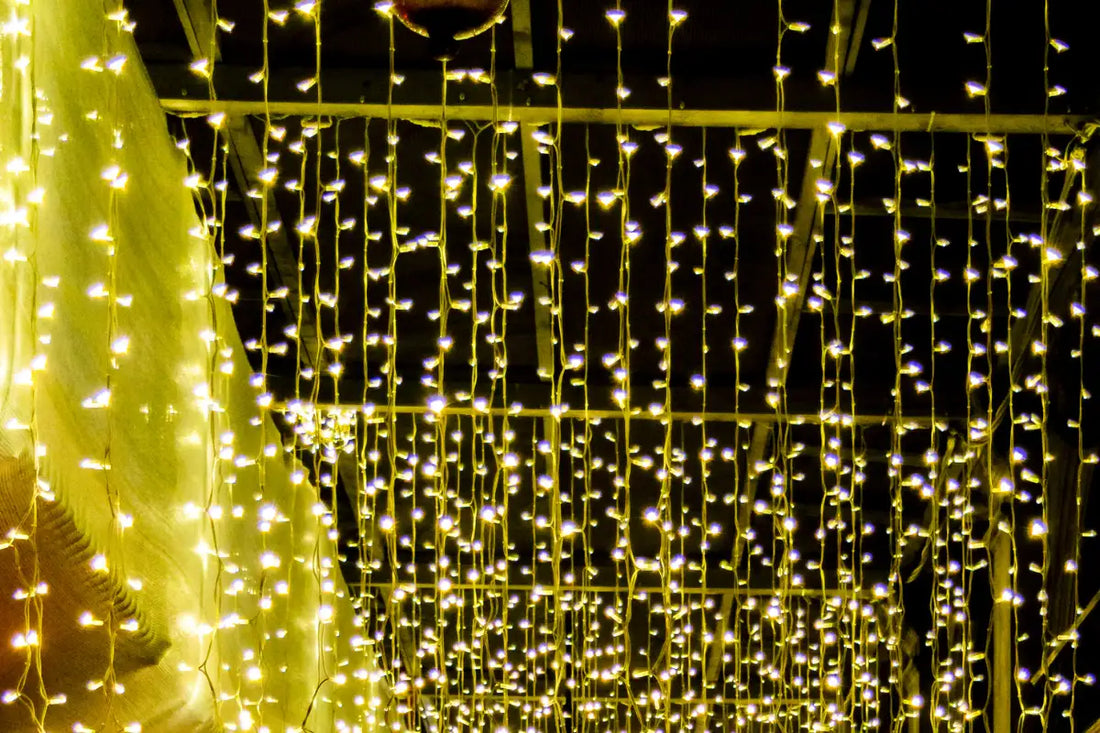 led-icicle-lights-for-seasonal-outdoor-installations