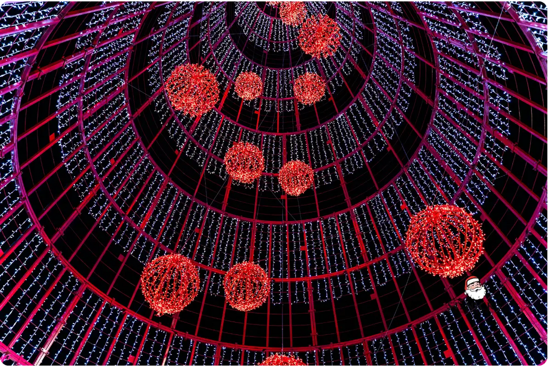 modern-sphere-lights-christmas-tree