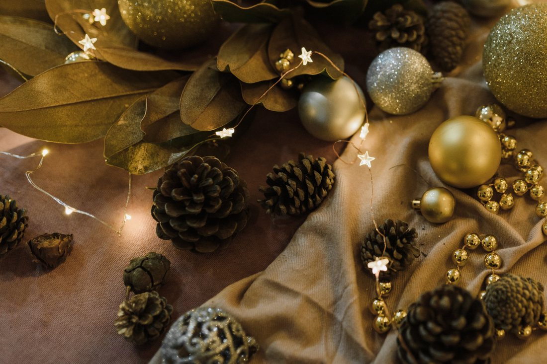 rustic-christmas-decor-pine-cones