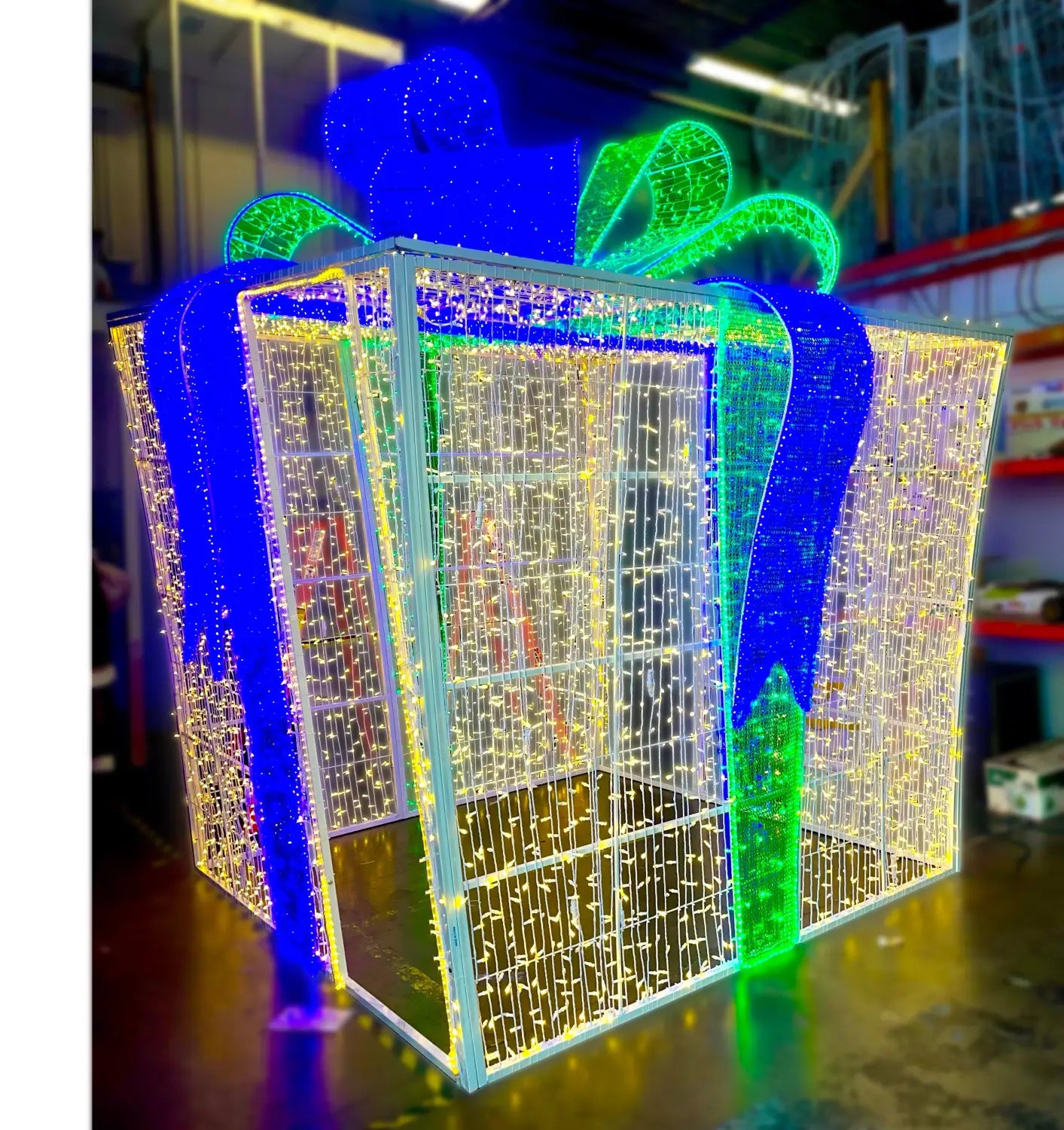 12FT GIFT BOX WALKTHROUGH - Walkthrough Display