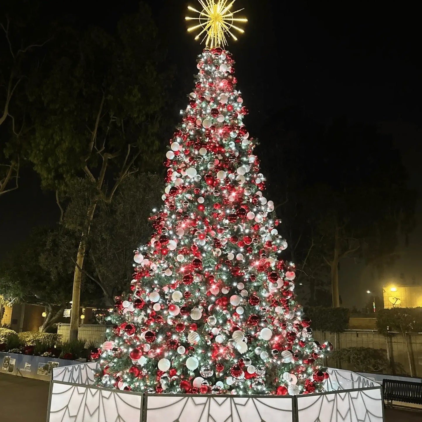 20FT Giant Pre-decorated Red/White/Silver Ornaments with Red and Cool White 5MM Twinkle - Frame Trees