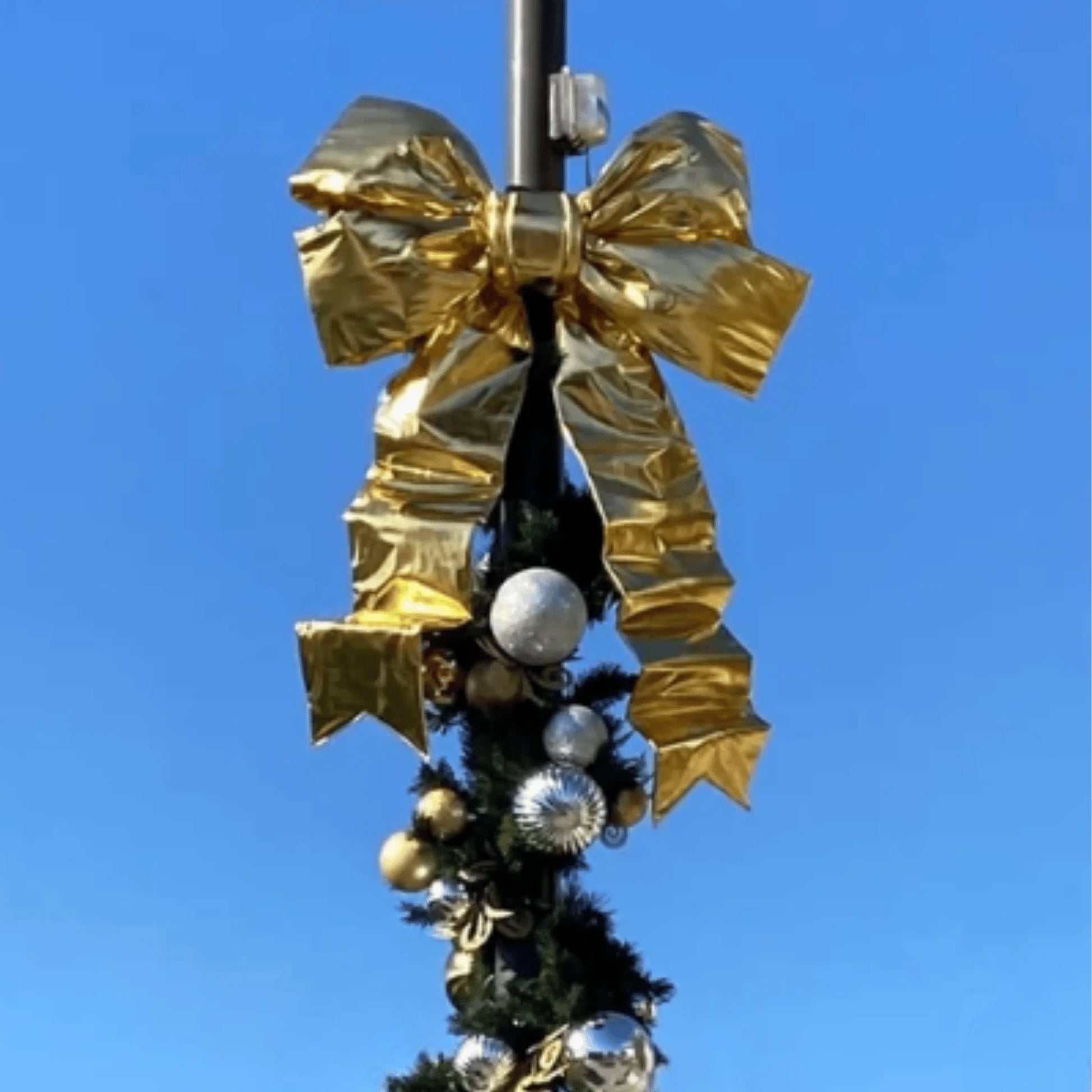 Christmas-Bow-Gold-Mylar-2