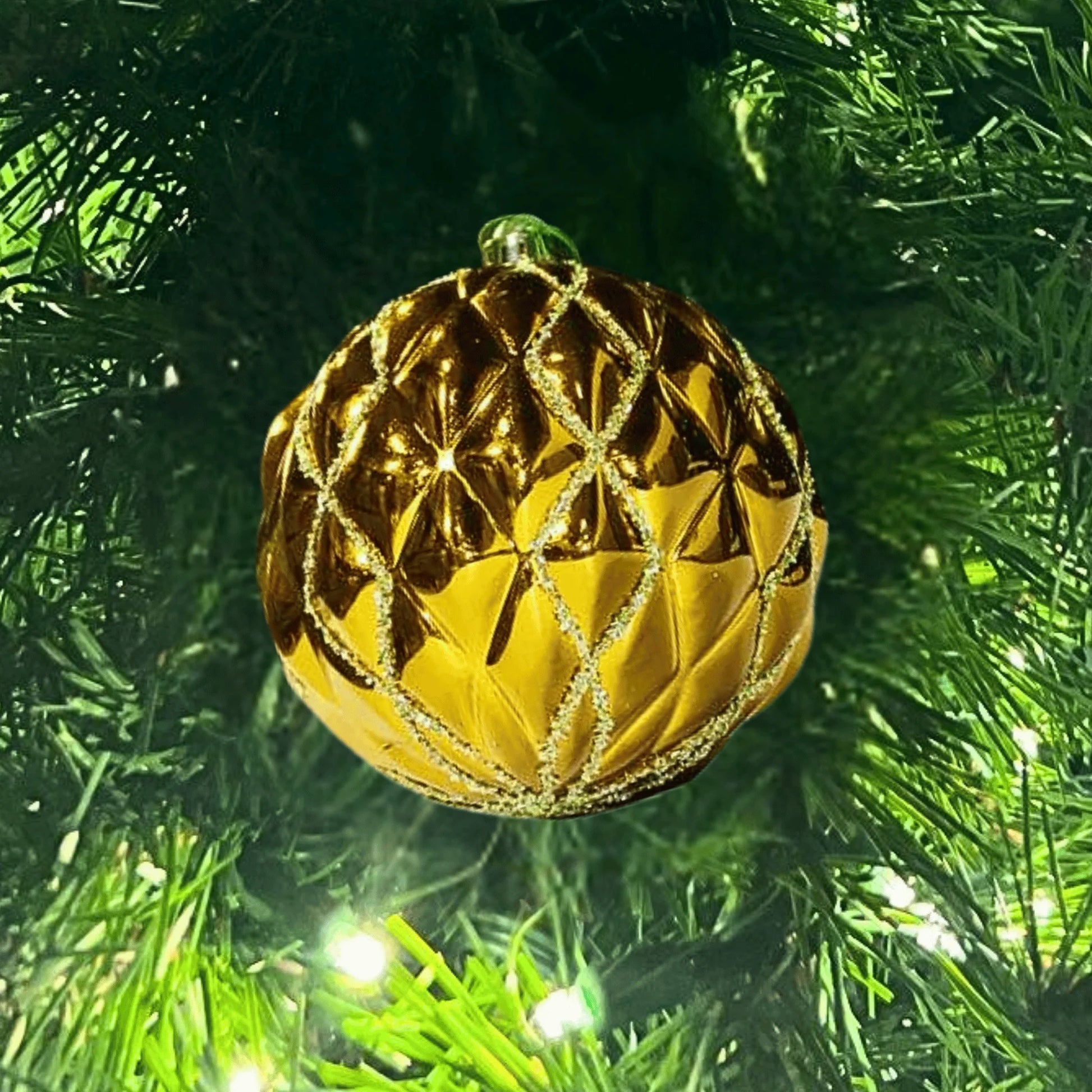 Gold-Ornament-Glitter-Quilt-with-Glitter-Gold-2