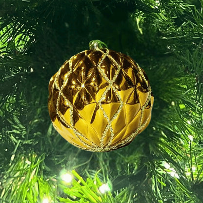 Gold-Ornament-Glitter-Quilt-with-Glitter-Gold-2