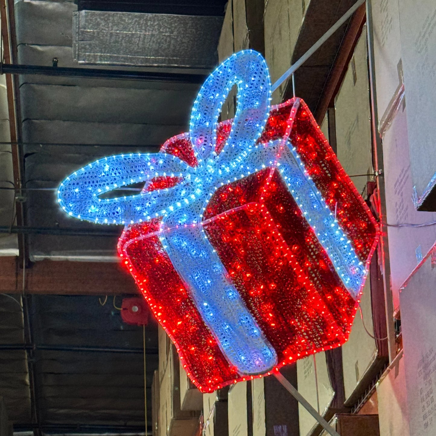Pole-Mount-Red-Gift-Box-4FT-2
