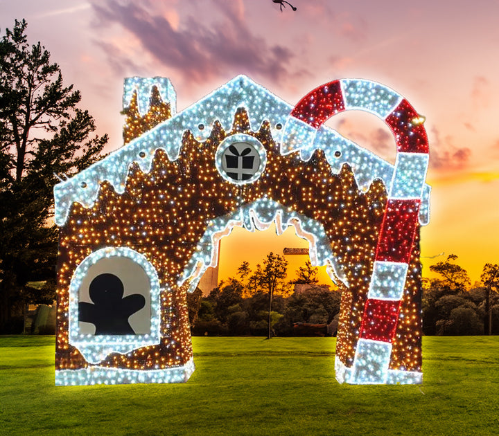 Walkthrough Displays St Nick's Christmas lighting St. Nick's