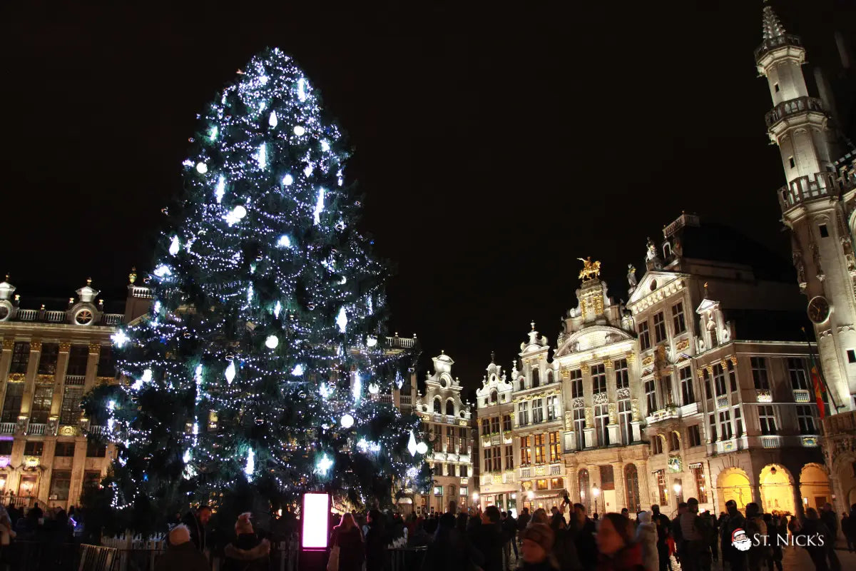 guide-magical-christmas-village-lighting-decorations