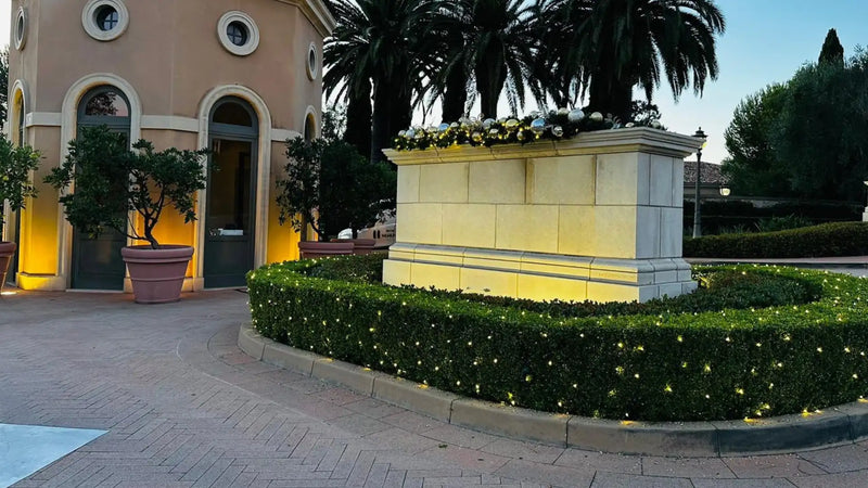 Decorative garden with lights in front of a building hotel pelican