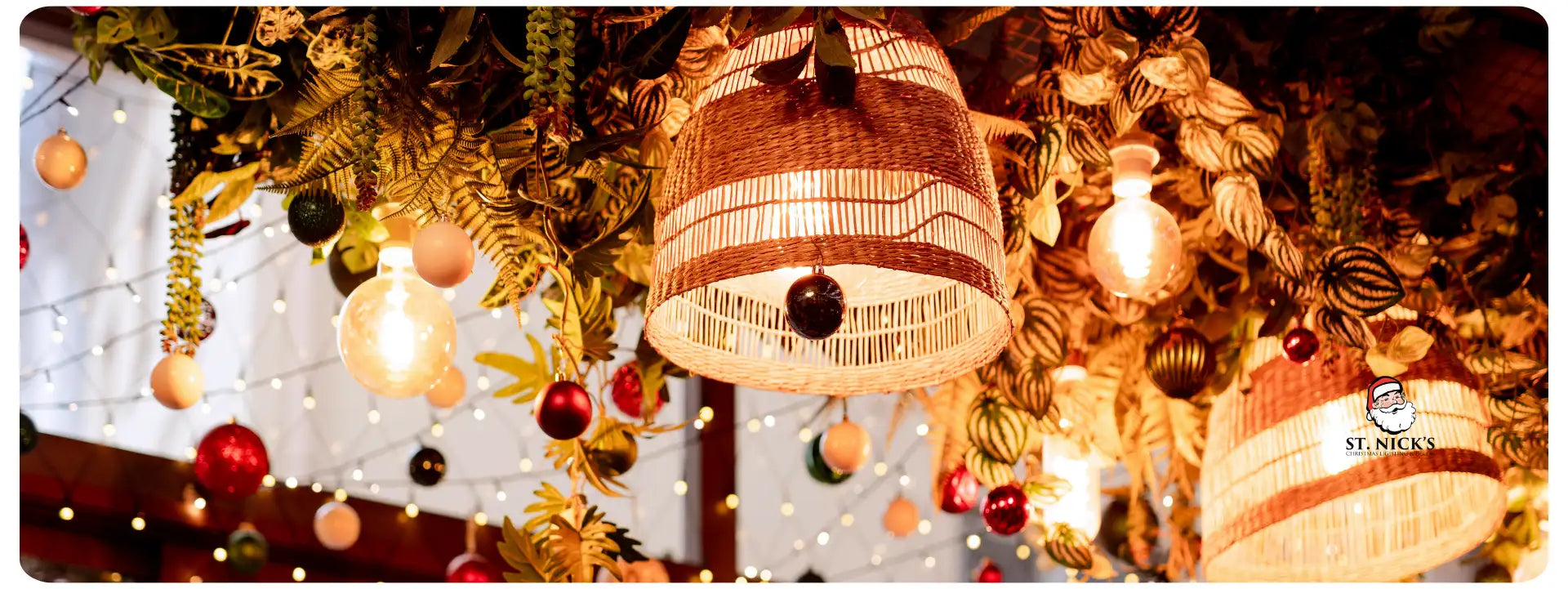 traditional-santa-fe-christmas-decor